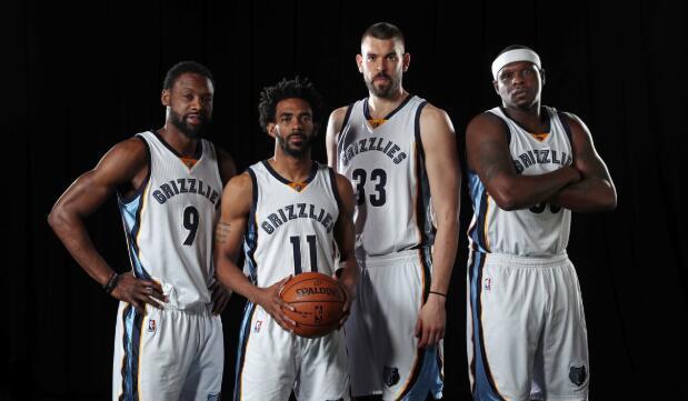 三连败！利物浦1-4埃因霍温，范戴克送点，德里乌赫双响（利物浦遭三连败：1-4不敌埃因霍温，范戴克送点，德里乌赫梅开二度）