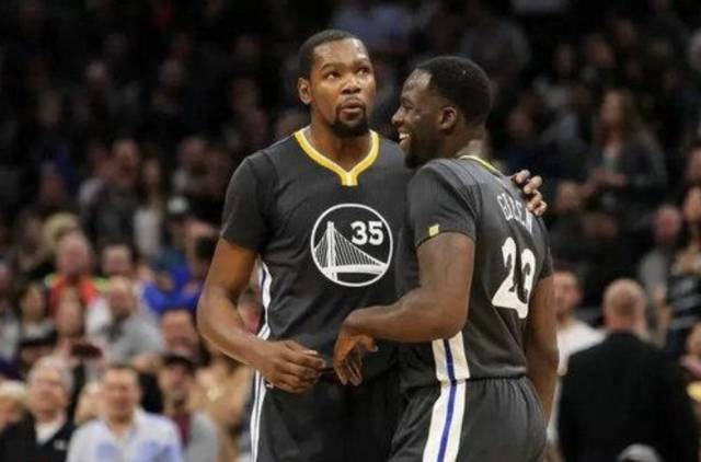 费迪南德：姆伯莫态度严谨且敬业，他能给曼联带来积极的影响（费迪南德看好姆伯莫：职业态度一流，能为曼联带来积极变化）