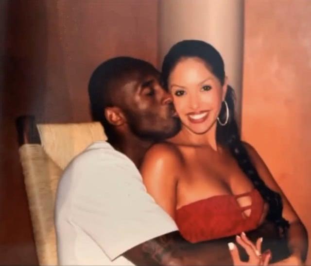 收到国足纪念球衣，尹鸿博：感谢祖国，为国出战是最大骄傲（获赠国足纪念球衣，尹鸿博致谢祖国：为国而战最荣耀）