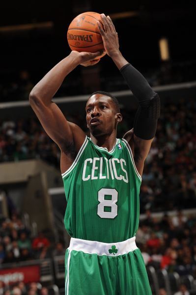 官方：受全运赛事影响，新鹏城vs成都改在肇庆新区体育场进行（官方：因全运会赛程调整，新鹏城vs成都移至肇庆新区体育场）