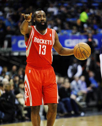 吕文君庆祝夺冠：是海港的三连冠，更是上海的三连冠（吕文君：不仅是海港三连冠，也是上海的三连冠）